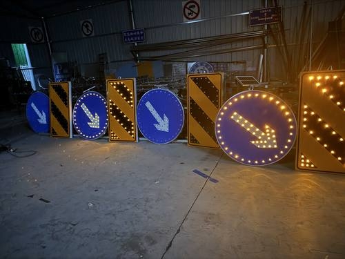 河南太阳能交通标牌 河南自发光交通路标牌厂家